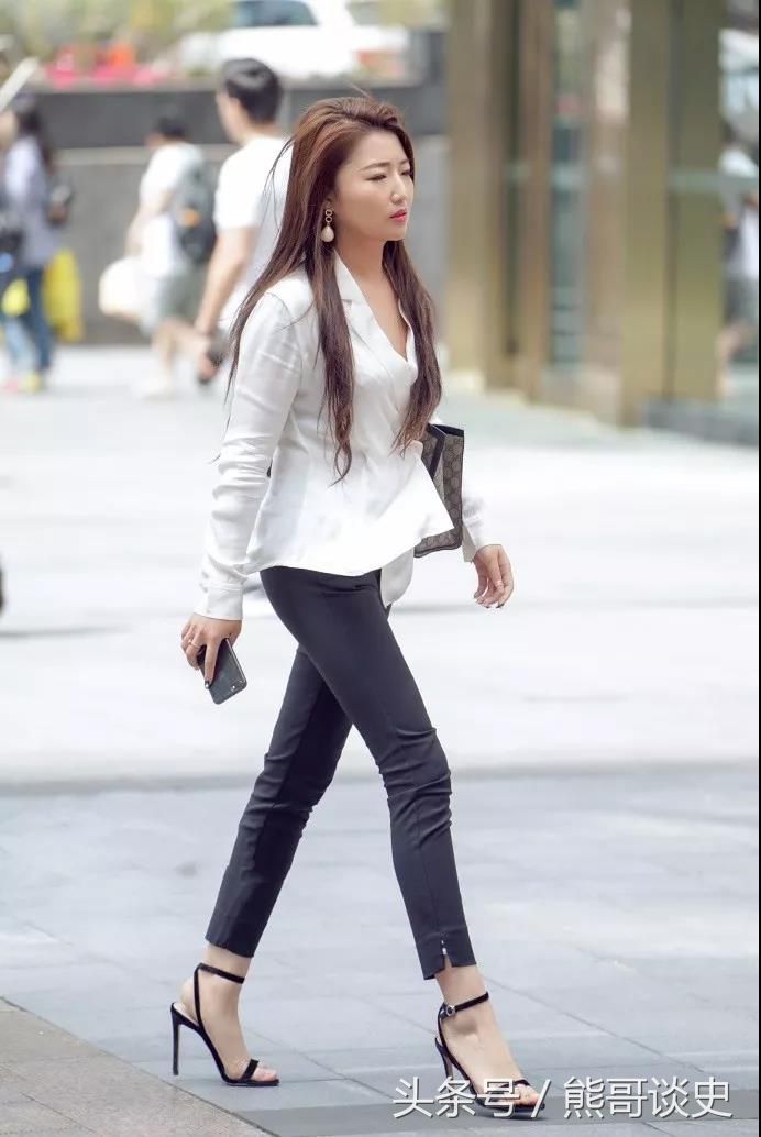 街拍路人，白领正装的穿搭参考，让你美丽动人不输女神范
