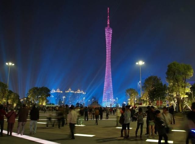 中国5大不夜城:长沙碾压三大一线城市,西安年轻人太“疯狂”