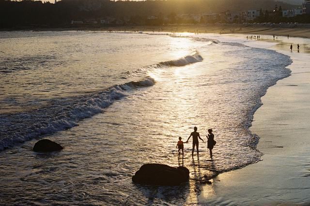 比三亚人少，比青岛消费低!这个高铁直达的小众海岛，景美海鲜多