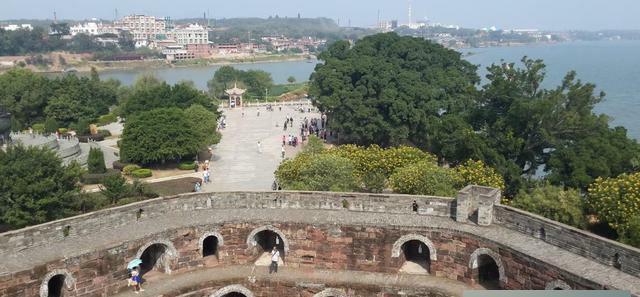 江西最有潜力的城市，距离广州400公里，旅游业还很发达