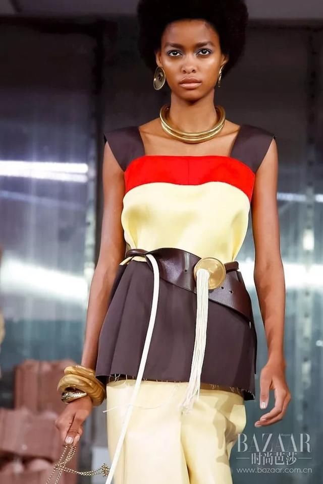 谁的小眼睛还没看过来，我的XXXL号耳环吸引不了你么?