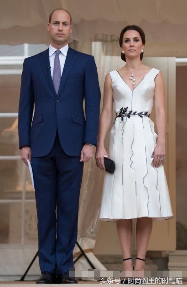 凯特王妃穿“白色”连衣裙好美！不仅优雅显气质，收腰才是关键！