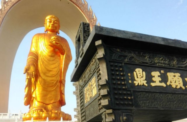 全球最高的金佛，耗资10亿用48公斤黄金铸造，在中国这个地方