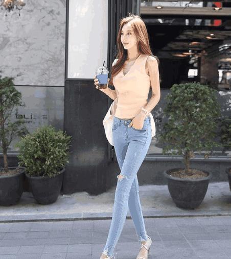 牛仔裤让你更加具备女王气质, 自信也迷人!
