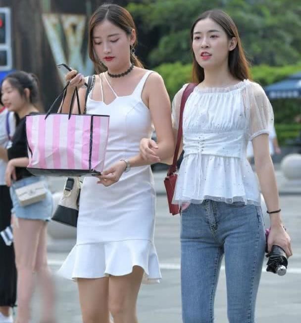 「体现」和时尚闺蜜同行,穿搭风格更要体现自己的特点