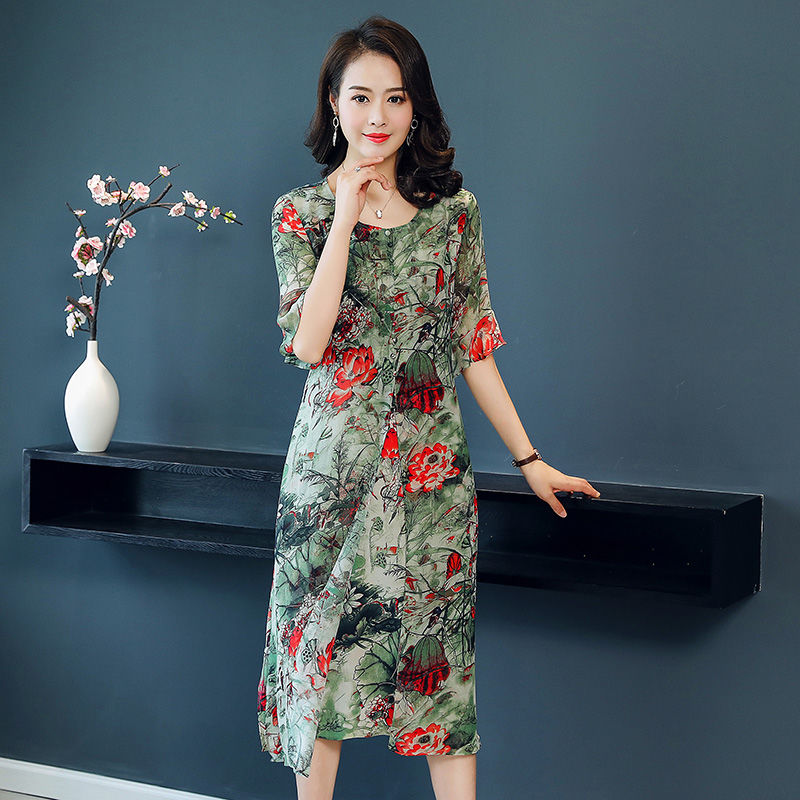 奔五的女人，如果条件可以，多穿这种真丝裙，减龄显嫩更有高级感