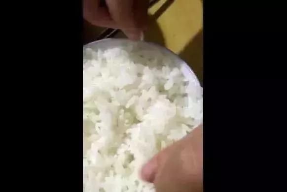 又有人买到塑料大米？网络谣言勿信勿传！