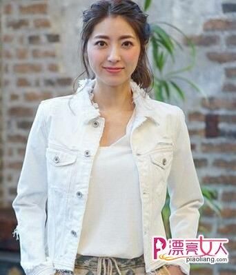  穿搭■【尚】快试试简约风的白色牛仔外套 别总是一成不变了