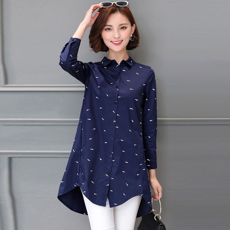 难怪，把裙子都扔了，流行的小衫太美，50岁妈妈穿上显瘦，迷人