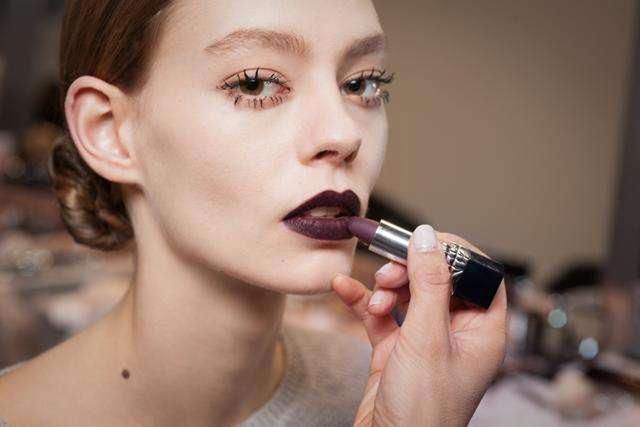 普通女孩和宅男女神之间,隔着的一支口红的距离