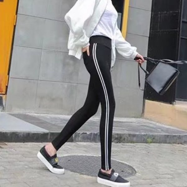 一条穿上不想脱的长裤，比打底裤显瘦，比裙子好穿时髦