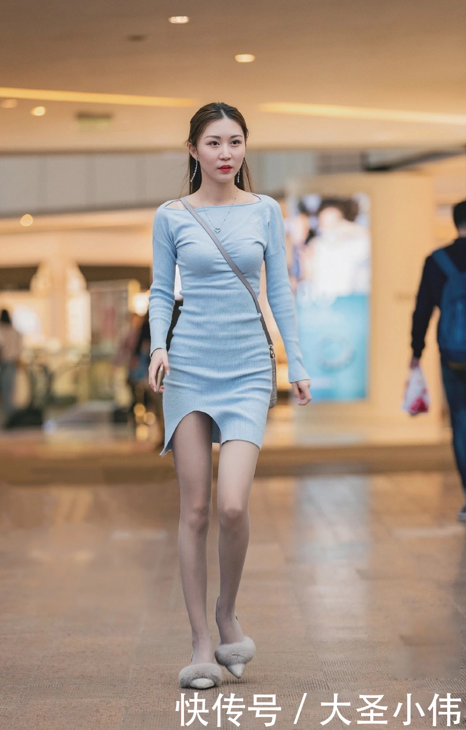 「迷人」美女街拍:美人鱼为什么想要一双腿因为她想像这位小姐姐一样迷人