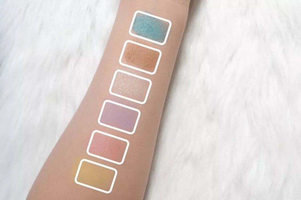 红橙黄绿青蓝紫?时髦精们这么画眼影居然还挺好看的…