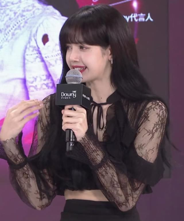  身材比例|“人间芭比”Lisa身材有多绝？当她穿上三分裤后，图都不敢这样P