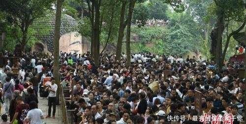 国庆假期7.82亿人次出游,“人从众”背后是什么?