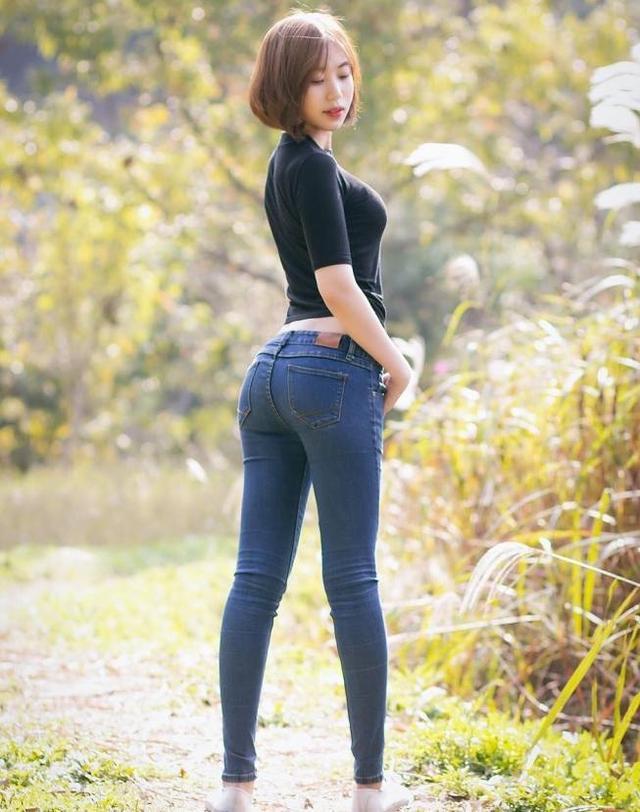 时尚紧身牛仔裤,彰显出不一样的气质,穿出你的魅力!