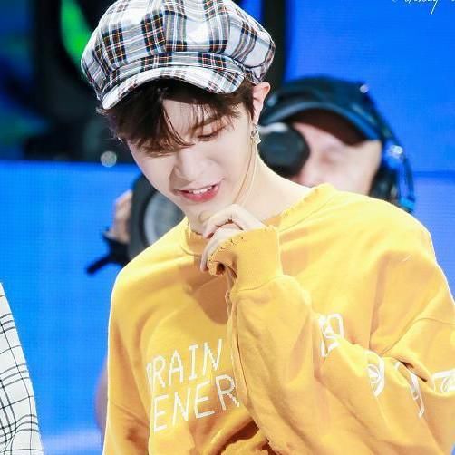 范丞丞对帽子果然是真爱，私服出行必须戴，90元接地气款这么时髦