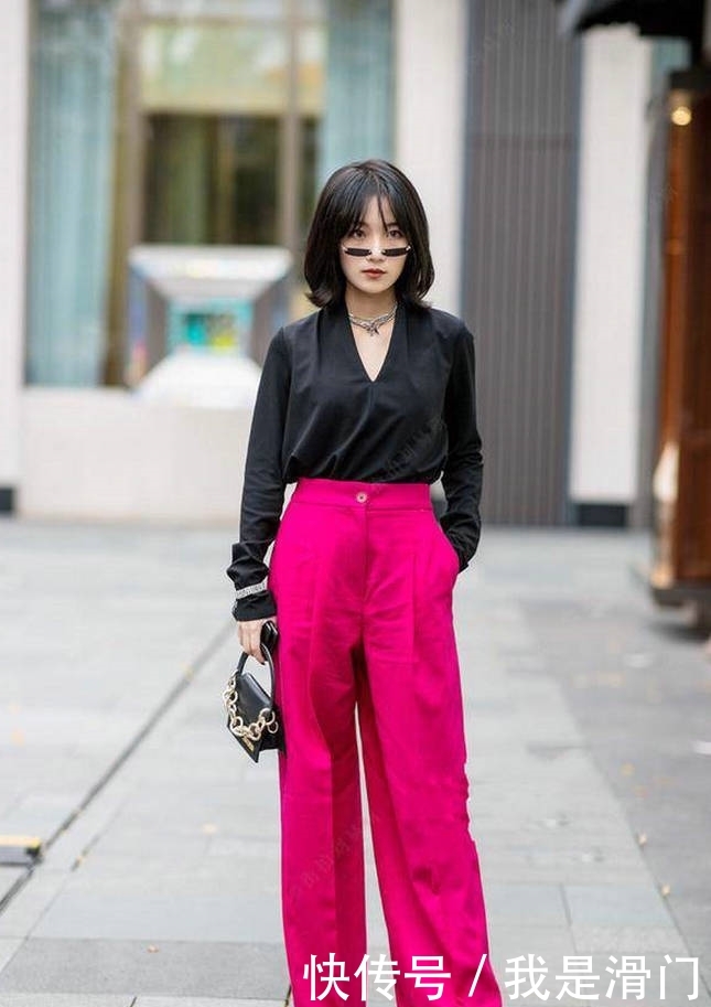 「热裤」街拍:时尚潮流的热裤,穿在身上拉高你的腿型,展现迷人的身材