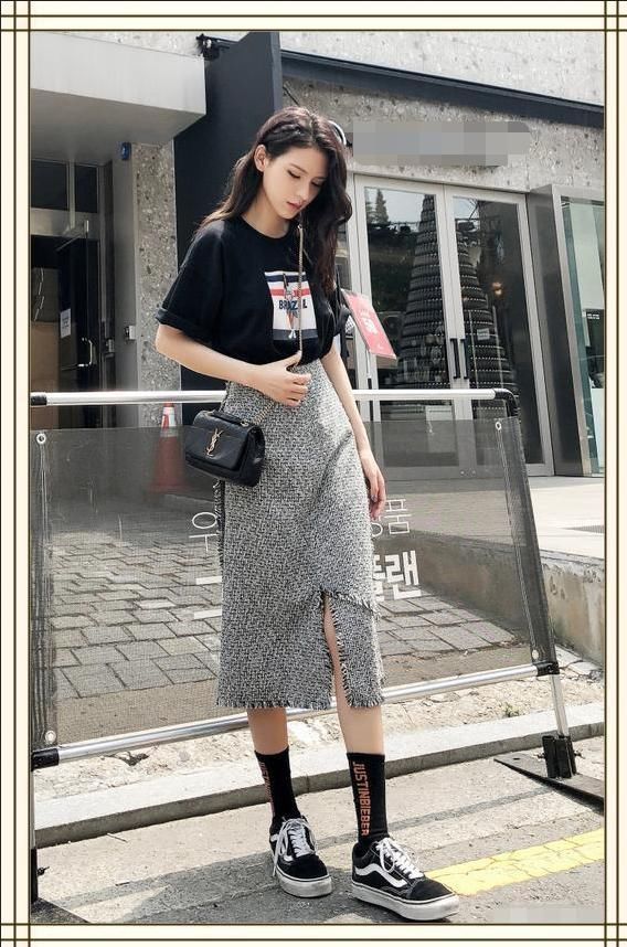 张予曦真是胆大包天！竟当众整理打底衫，网友：是嫌太低了么？