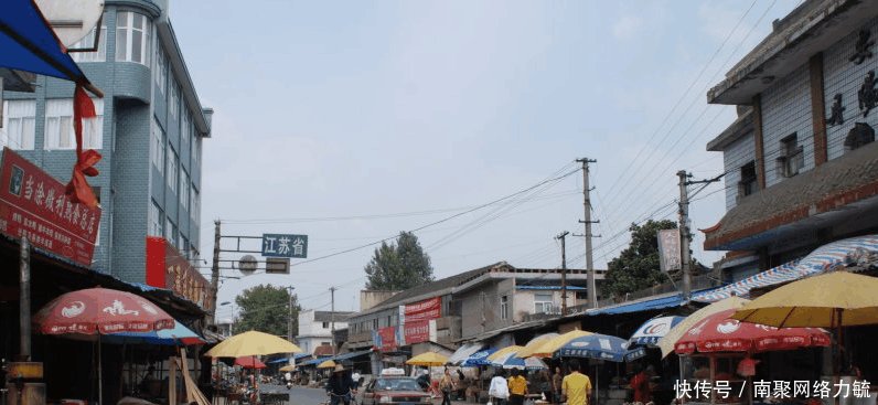 好好一个镇子被一条街分成两块, 江苏和安徽各管辖一个