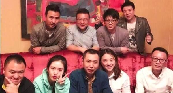  [何润东]明星聚会照，秦牛正威吴磊晒合照，何润东全班都年轻冻龄