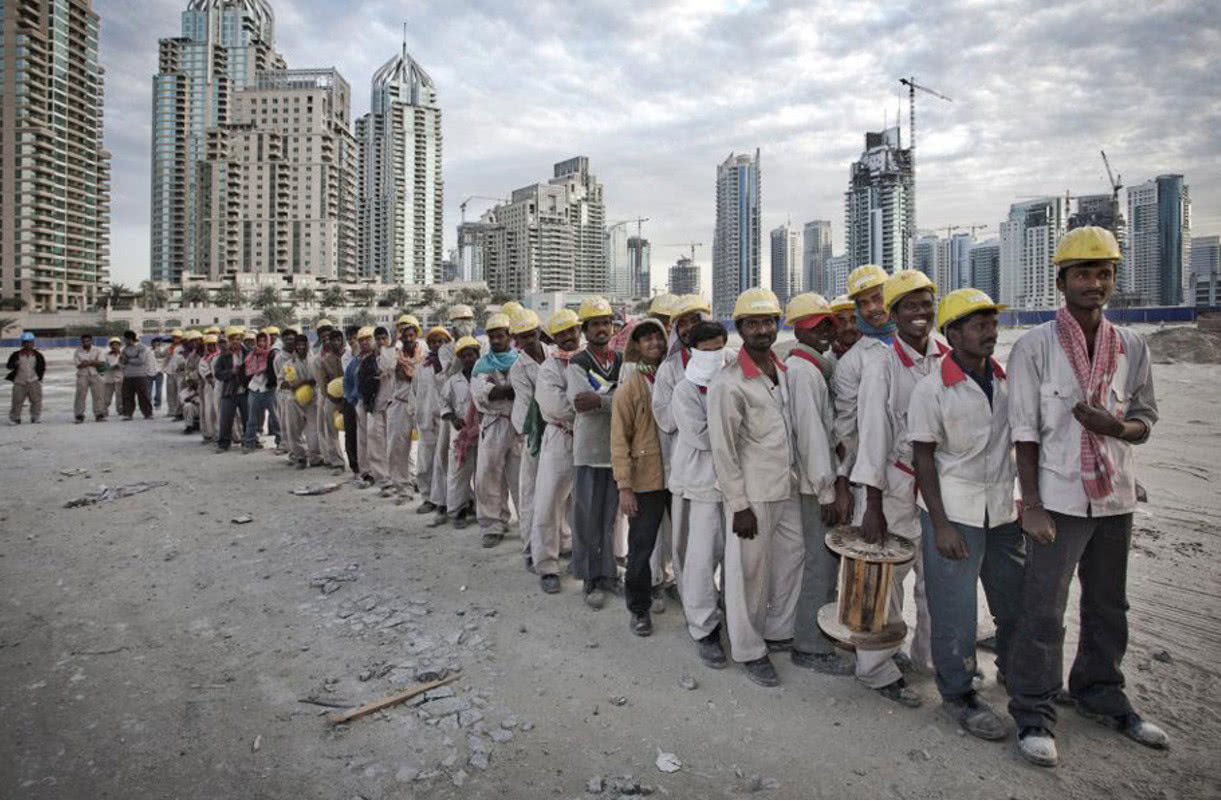 实拍在迪拜的真实打工生活,迪拜乞丐月入47万