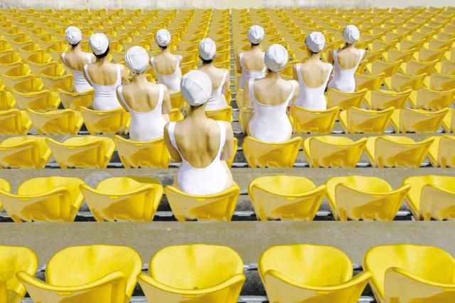 穿泳衣只是为了游泳?知识女性有自己的泳装格调