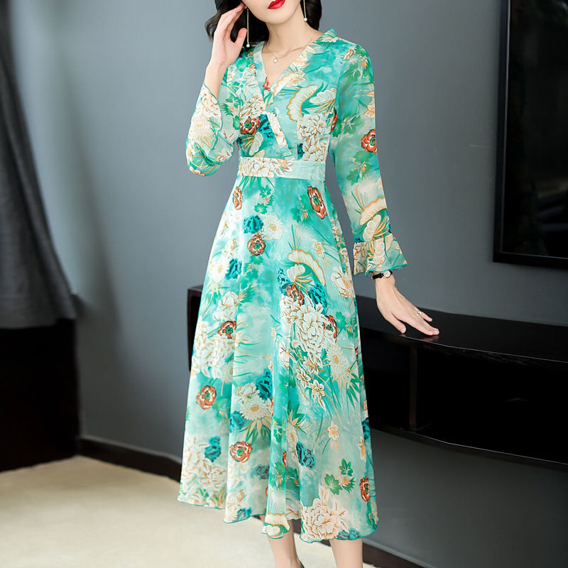 40-52女人，不要穿的太土，穿这些连衣裙，看着就年轻10岁