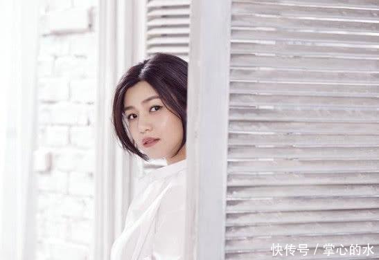 35岁陈妍希穿粉红色裙子,瞬间美出新境界,网友小龙女美回来了