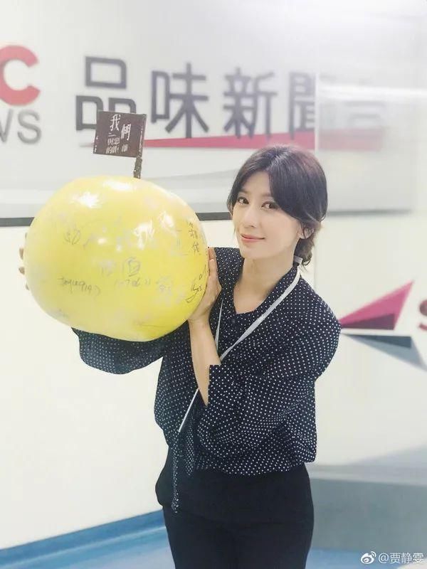 不信｜42岁贾静雯颜值有Bug了？原来这个地方有道纹真的会显老