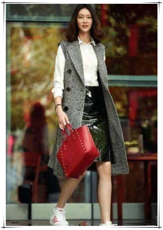 惠若琪厉害了！奶奶级的阔腿裤真时髦，网友：刘雯都不敢这样穿