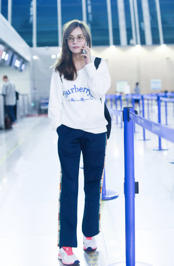 赵薇素颜照流出，P图都拯救不了的老气，终于相信你42岁了