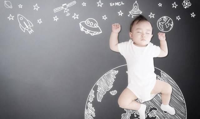 投降■为什么婴儿总喜欢“举手投降”睡姿?原来隐藏大学问,父母要知道