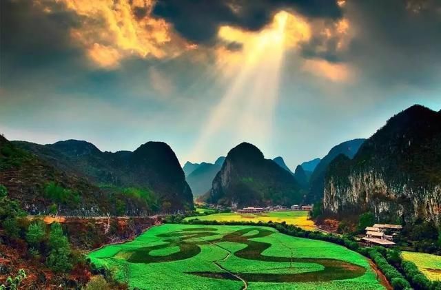 今年夏天,贵州突如其来地火了!