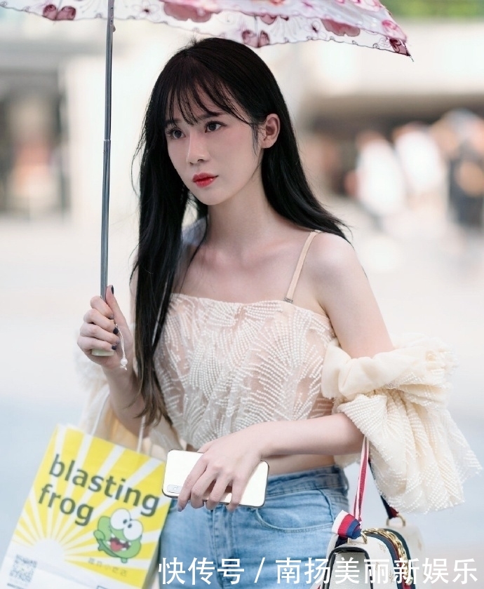  怦然心动：小姐姐美爆了！独特的气质让人怦然心动