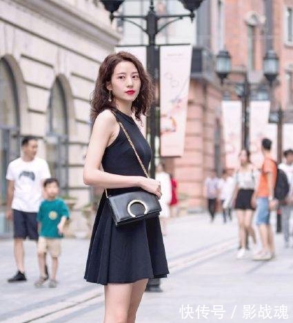 街拍图五美女穿紧身裙，小蛮腰，大长腿，连背影都那么迷人！