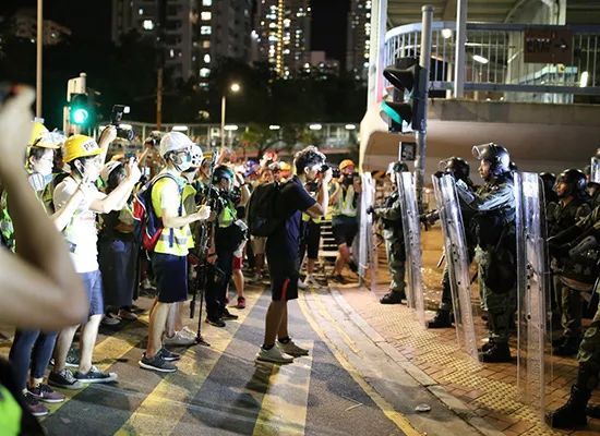 环球网记者在港遭殴，他们为什么去香港？这篇报道告诉你…