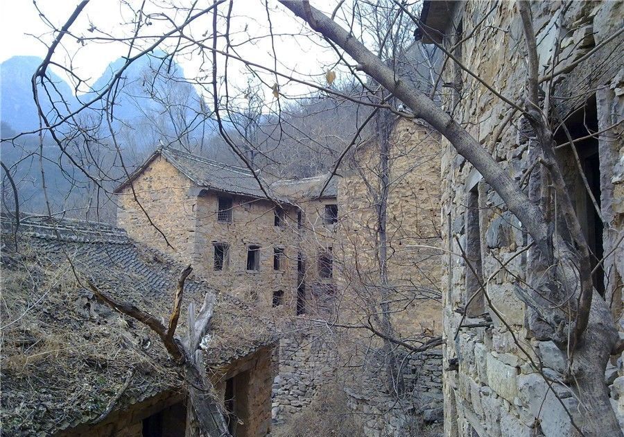 中国最怪的三个村子,一个升上天空,那个钻入地里,还有一个鬼村