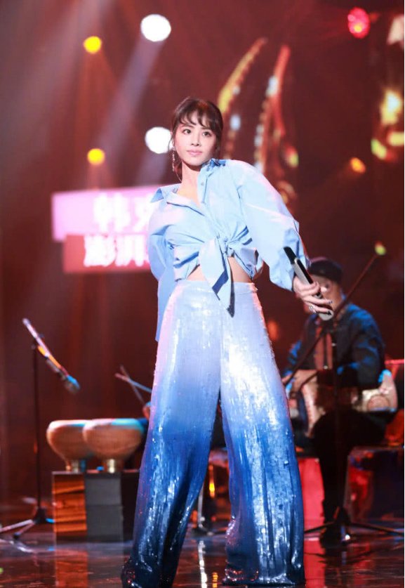 168张碧晨撞衫156蔡依林，居然要输的迹象，网友:张碧晨学着点