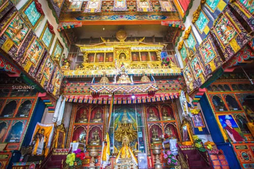 青海与西藏交界之处,藏有神秘古寺,建在悬崖上“与世隔绝”【2020热门旅游景点】