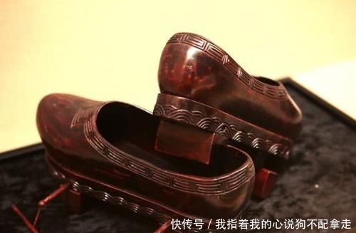  【时期】古代女鞋“发展史”，魏晋的造型虽然奇特，可穿着也太硬了吧