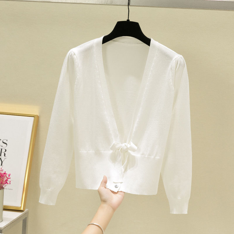 70后老婆越来越会打扮!薄开衫+高跟鞋，减龄洋气惊艳众人