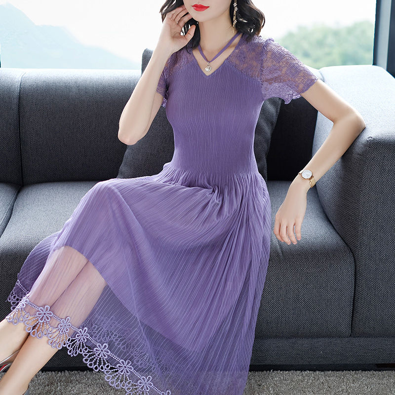 新出一种欧货裙:叫“蛇腰裙”，显瘦显嫩，美的70后挪不开眼