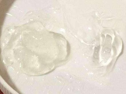 夏天洗脸时，水里加点“不值钱”的它，皮肤变得白嫩又光滑！