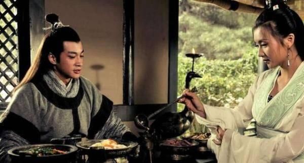  『甘拜下风』武功“天下第一”的吕布，在“方天画戟”真主人眼前也得甘拜下风