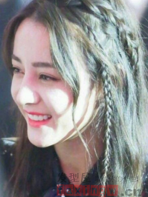 女生日常编发技巧 简单新颖更为巧妙时尚