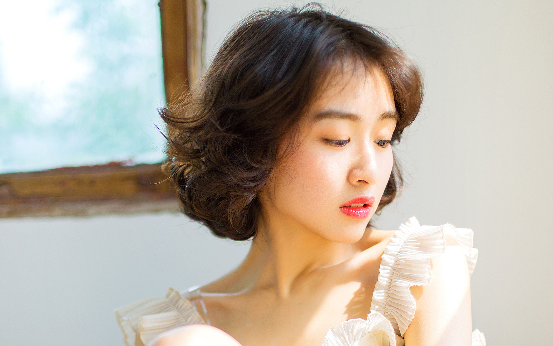 性感短发美女居家写真