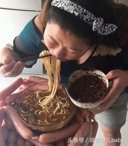 90后妈妈怀孕8个月直播喝酒，自称想‘放纵一次’网友怒斥脑残！