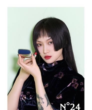  沉醉在@你有没有沉醉在娇兰的颜值里过，娇兰最值得入手的4支口红