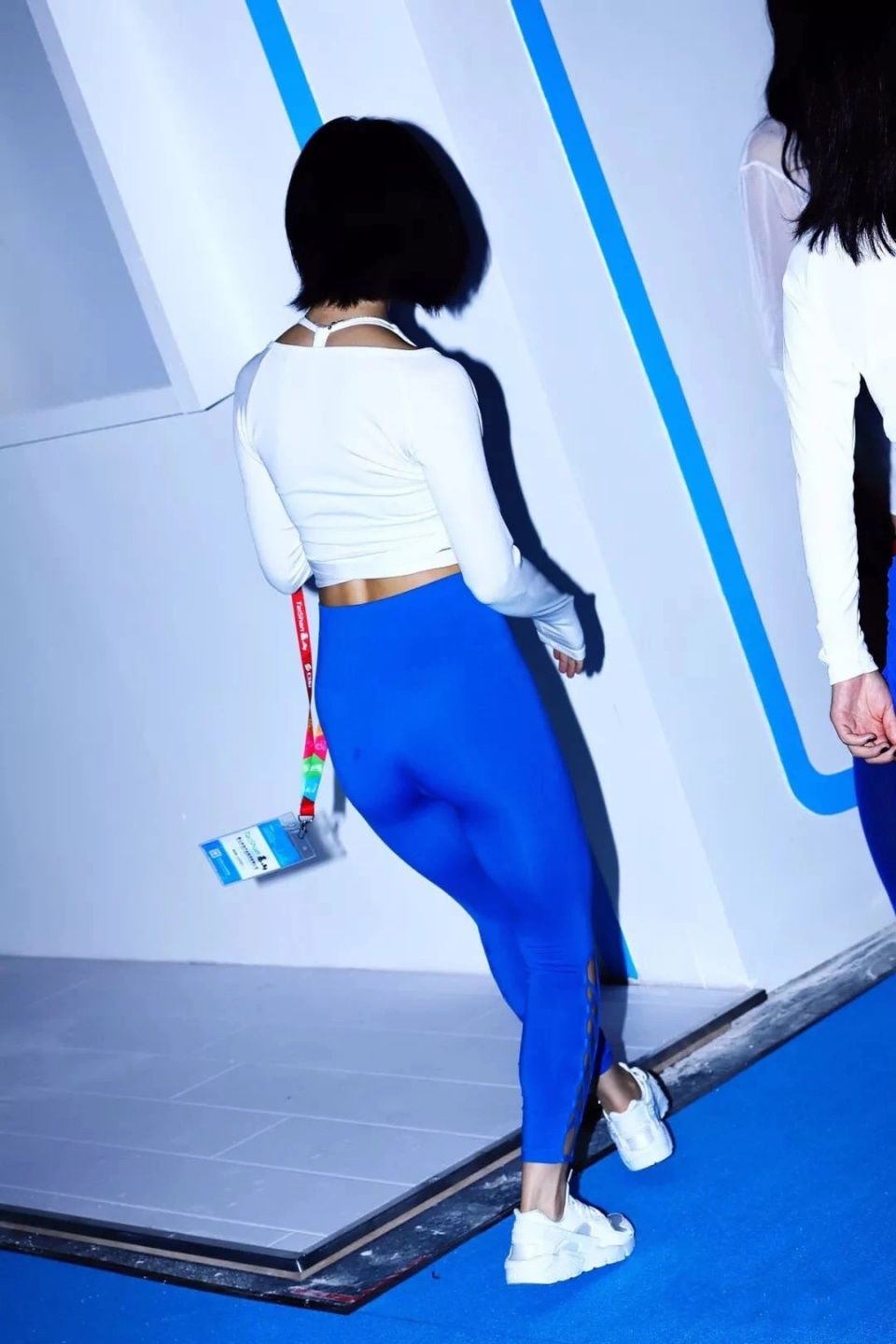 街拍丨穿健身服的小姐姐们一个比一个性感!